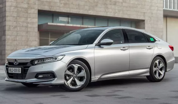 Honda Accord được hỗ trợ 220 triệu đồng tiền mặt để giải phóng hàng tồn