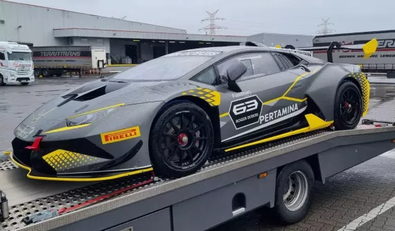 Người hay nhập siêu xe cho Phan Công Khanh bật mí từng mang siêu phẩm Lamborghini Huracan Super Trofeo Evo 10th Edition chỉ 10 xe trên thế giới về Việt Nam