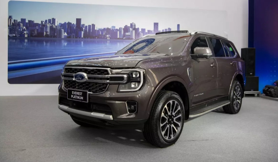 Ford Everest Platinum chính thức được chốt giá tại Việt Nam, phả hơi nóng lên các đối thủ cùng phân khúc