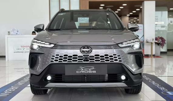 Chưa chính thức ra mắt thị trường Việt Nam, Toyota Corolla Cross 2024 đã bị "bán bia kèm lạc" tại đại lý