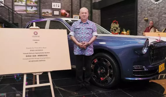 Quốc vương Malaysia tậu xe Hồng Kỳ L5 có giá gần 1 triệu đô la