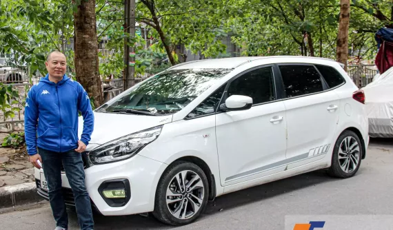 Người dùng chọn Kia Rondo MT do đam mê số sàn nhận xét: Rộng rãi, dễ lái, giá rẻ