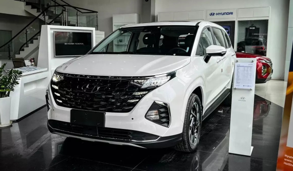 Hyundai Custin nhận ưu đãi đến 80 triệu đồng, phả hơi nóng lên Toyota Innova Cross
