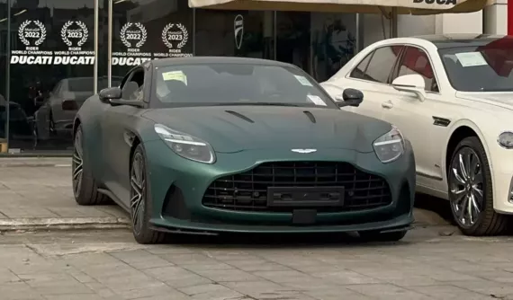 Aston Martin DB12 đầu tiên về Việt Nam, màu sơn phải xem là cực phẩm, ai sẽ là chủ nhân đây?