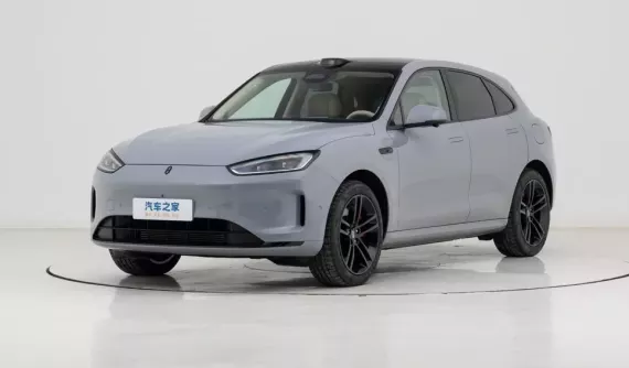 Cận cảnh Aito M5 2024, ô tô đầu tiên của hãng điện thoại Huawei, cạnh tranh với Tesla Model Y