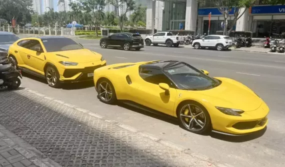 Cặp đôi siêu xe và siêu SUV tông xuyệt tông trên đường phố Tp.HCM, 1 xe đang tìm khách