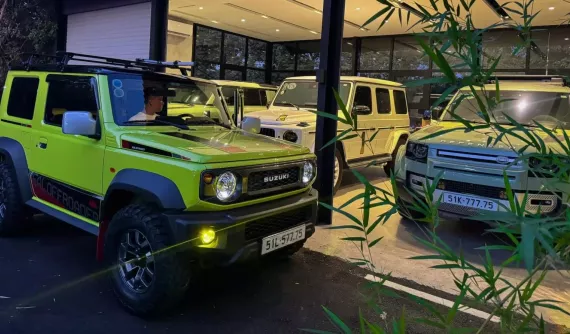 Có cả Mercedes-AMG G63 và Land Rover Defender bản giới hạn 5 chiếc, đại gia Bình Dương vẫn mua Suzuki Jimny