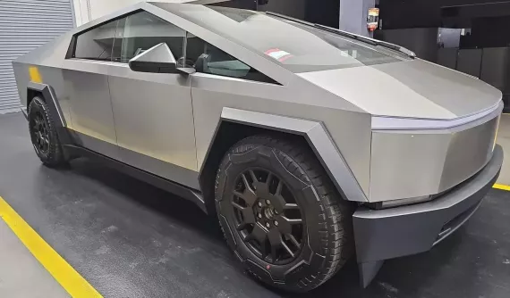 Siêu bán tải điện Tesla Cybertruck 2024 "nhăm nhe" về Việt Nam