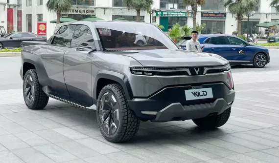 Mới tậu Mercedes-AMG G63 chưa bao lâu, đại gia Cần Thơ lại mê mệt chiếc xe bán tải điện của VinFast