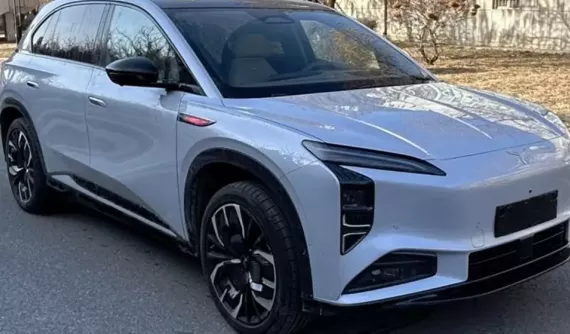 Hồng Kỳ EHS7 phiên bản đổi pin sắp được bán ở Trung Quốc, liệu có cơ hội nào về Việt Nam