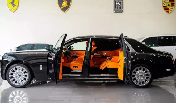 Chi tiết xe siêu sang Rolls-Royce Phantom VIII được chào bán 63,5 tỷ đồng, mới 100%, nội thất Hermes