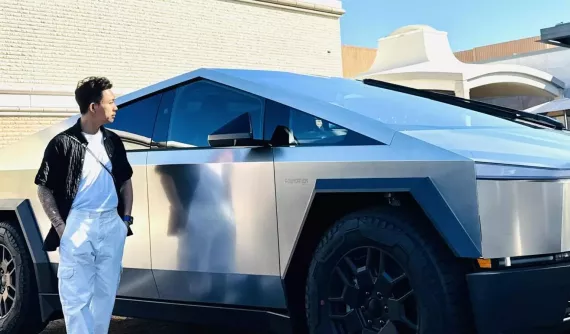 Minh "Nhựa" tậu siêu bán tải điện Tesla Cybertruck theo cách không ai ngờ tới, thời buổi khó khăn nên phải chắc ăn
