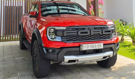 Ford Ranger Raptor 2023 chạy "lướt" hơn 5.000 km được rao bán gần 1,5 tỷ đồng, trừ tiền biển giá vẫn cao