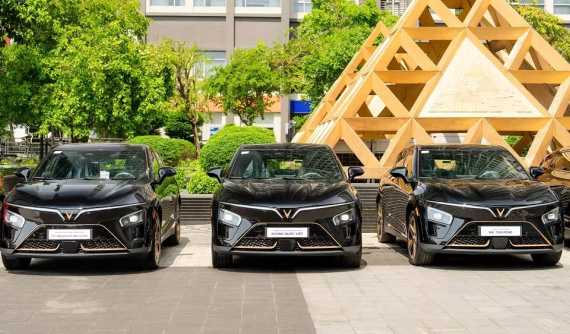VinFast VF7 Hoả Long Độc Bản chính thức được bàn giao cho khách Việt