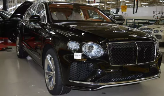 Đại gia Quốc Vũ tiết lộ số tiền bỏ ra để mua xe Bentley Bentayga EWB 2024 nhằm cho vợ di chuyển êm ái