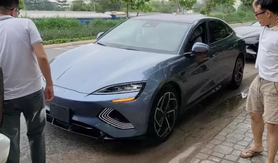 BYD Seal lộ ảnh xuất hiện tại Việt Nam, "ăn xăng" chỉ 3,9 lít/100 km, giá có thể từ 1 tỷ đồng