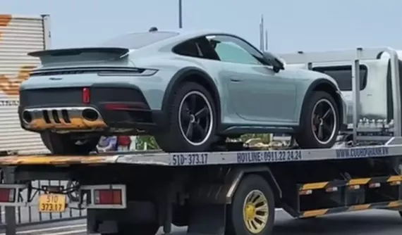 Porsche 911 Dakar đầu tiên về Việt Nam trong năm 2024 đã được vận chuyển vào Tp.HCM