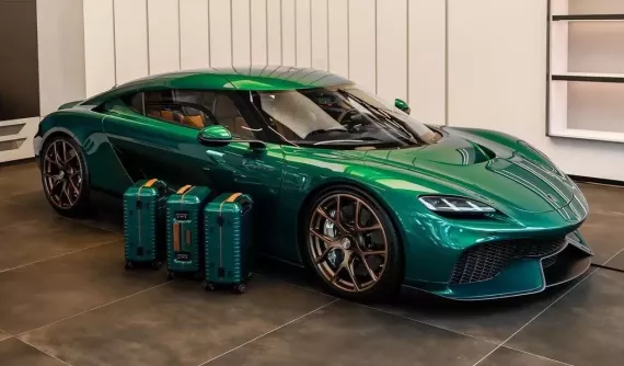 Đây là chiếc Koenigsegg tăng tốc 0-100 km/h chỉ 1,9 giây, chở được 4 người lớn, cốp đồ chưa được vài va li