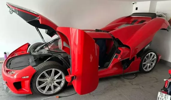 Siêu phẩm Koenigsegg CCX của doanh nhân Hải Phòng lại lộ ảnh, kính lái của xe chưa có gì thay đổi