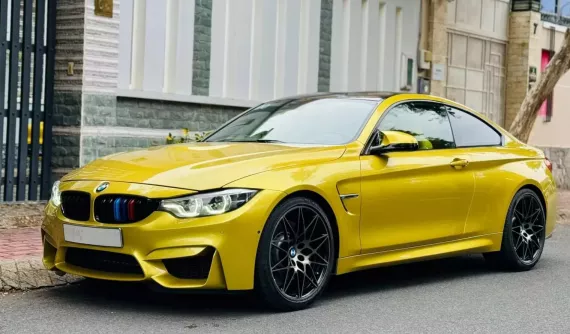 Cận cảnh BMW M4 F82 có giá rao bán lại ngang Honda Civic Type R mới