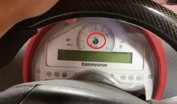 Nội thất chiếc siêu xe Koenigsegg CCX độc nhất Việt Nam lần đầu lộ diện, kim đồng hồ bị gãy khiến không ít người xót