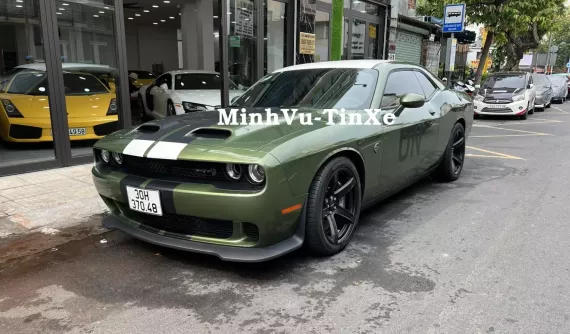 Đánh giá nhanh Dodge Challenger SRT Hellcat Redeye độc nhất Việt Nam: Có 2 chìa phân chia công suất, mới chạy 144 km