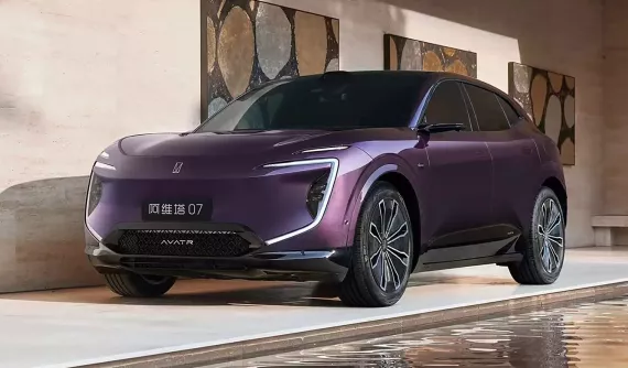 SUV mới của hãng điện thoại Huawei lộ diện nội thất, có thêm màu tím nho thời trang, giá dự kiến từ 813 triệu đồng