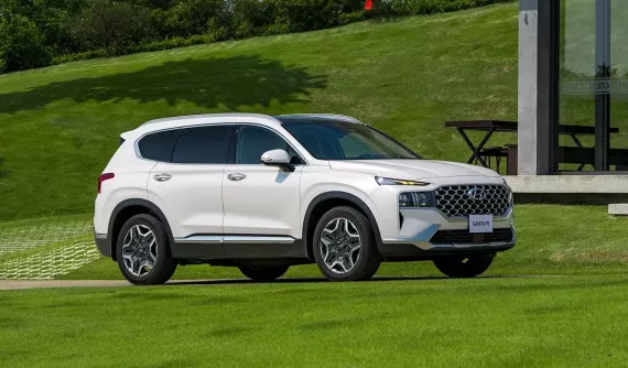 4 mẫu xe Hyundai được giảm giá bán lẻ, Santa Fe chỉ còn từ 979 triệu đồng