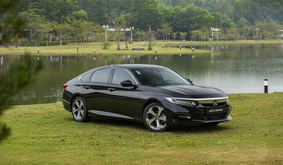 Doanh số sedan hạng D tháng 5/2024: Honda Accord giảm 220 triệu đồng vẫn "ế"