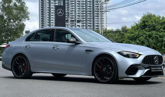 Phiên bản đắt nhất và mạnh nhất của Mercedes-Benz C-Class chính thức cập bến Việt Nam