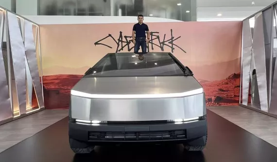 Tesla Cybertruck 2024 mà Minh "Nhựa" rất thích mới ra mắt tại Thái Lan
