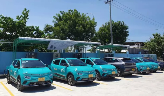Taxi VinFast chạy điện có được miễn phí sạc không?