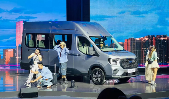 Ford Transit hoàn toàn mới ra mắt Việt Nam, thêm nhiều nâng cấp "đáng đồng tiền"