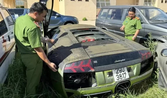Quảng Bình: Siêu xe Lamborghini và Mercedes-Benz G-Class nhập lậu bị tiêu hủy