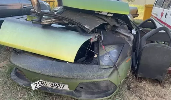 Hình ảnh siêu xe Lamborghini Murcielago nhập lậu sau khi bị tiêu hủy khiến không ít người xót xa