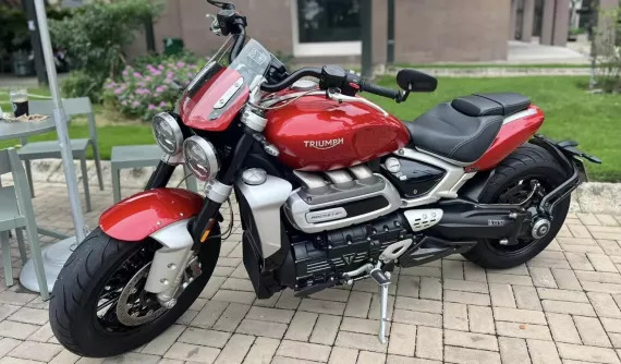 Vợ chồng Đoàn Di Băng bán lại siêu mô tô khủng Triumph Rocket 3 R, 2 năm chỉ chạy 1.000 km