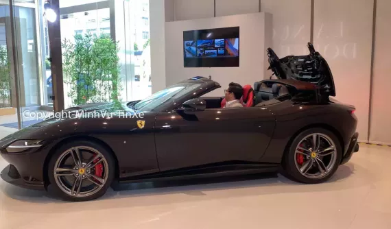 Xem siêu xe mui trần Ferrari Roma Spider đầu tiên về Việt Nam mở mui