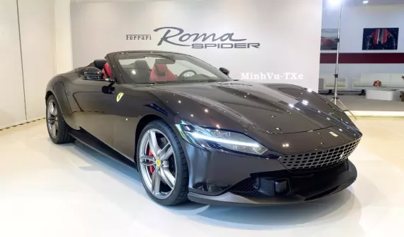 Đánh giá nhanh Ferrari Roma Spider: 24 tỷ đồng cho 1 siêu xe mui trần thanh lịch, màu sơn đen ánh kim đỏ mê hoặc