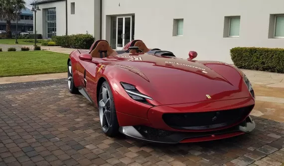 Hoàng tử Malaysia lại gây sốt khi chia sẻ hình ảnh úp mở về siêu phẩm Ferrari Monza SP2, McLaren Elva sắp có bạn