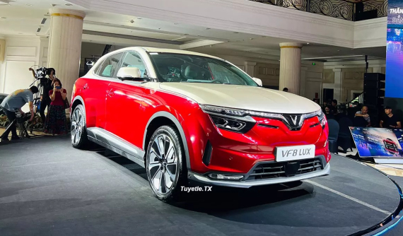 Ra mắt VinFast VF8 phiên bản nâng cấp với màu sơn và tính năng trợ lý ảo mới, giá từ 1,17 tỷ đồng
