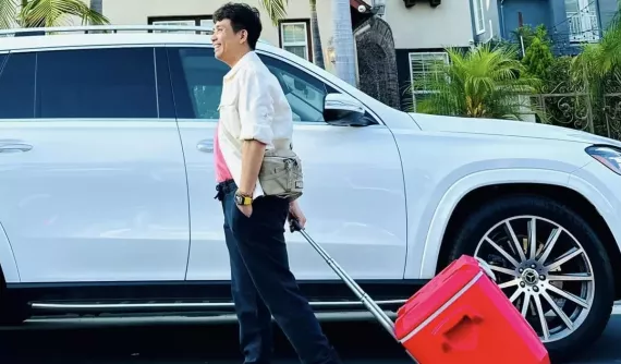 Là 1 trong các tay chơi siêu xe hàng đầu ở Việt Nam, nhưng Minh "Nhựa" lại mua xe này để di chuyển ở Mỹ