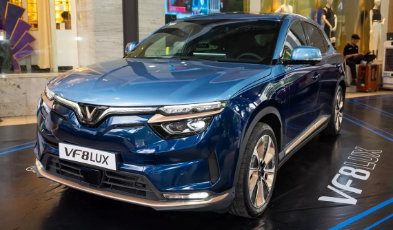 Cận cảnh thiết kế "bằng xương, bằng thịt" của VinFast VF8 LUX phiên bản Hỏa Long Độc Bản