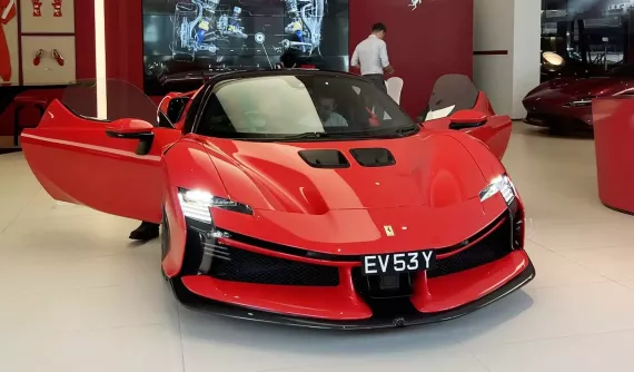 Tỷ phú Singapore tậu siêu xe đua đường phố Ferrari SF90 XX