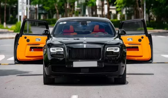 Giật mình với giá rao bán của chiếc Rolls-Royce Ghost mang phong cách nội thất sang chảnh của Hermes
