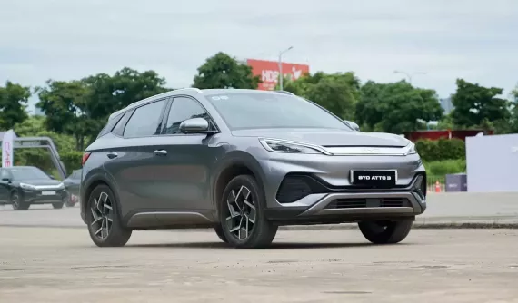 Chênh nhau 120 triệu đồng, 2 phiên bản của BYD Atto 3 mới ra mắt Việt Nam có gì khác biệt?