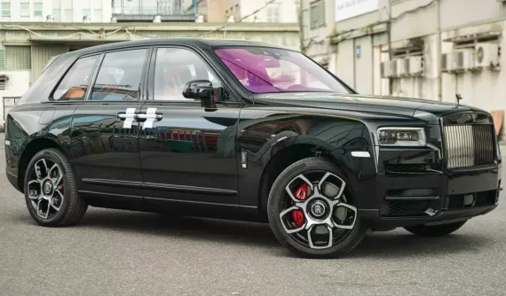 Rolls-Royce Cullinan Black Badge 2024 nhập ngoài về nước, hứa hẹn 5 tháng cuối năm thị trường sôi động