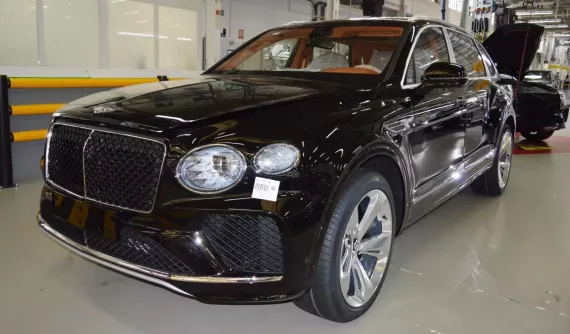 Bentley Bentayga EWB 2024 gần 30 tỷ đồng của đại gia Quốc Vũ mua tặng vợ đã về đến Việt Nam?