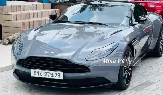 Đại gia Jacky tiếp tục rao bán 1 xe khủng khác, lần này là Aston Martin DB11 V8 mang biển đẹp