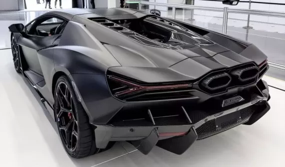 Lộ giá bán siêu xe Lamborghini Revuelto của đại gia Jacky, gần 55 tỷ đồng