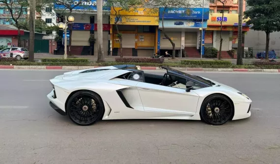 Lamborghini Aventador mui trần từng được hot girl Hân Dubai khoe tậu về đầu năm nay đang được rao bán